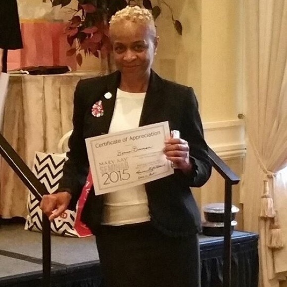 Meet your Posher, Donna - Picture 3 of 8